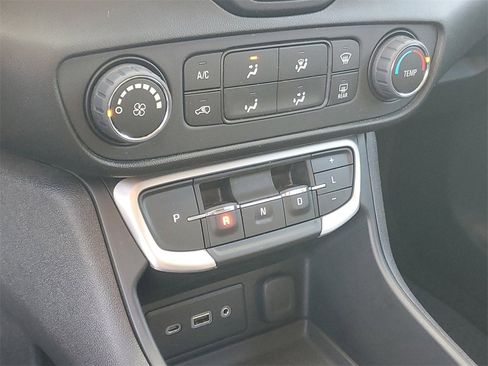 Used 2022 GMC Terrain SLE w/ LPO, Floor Liner Package image 30