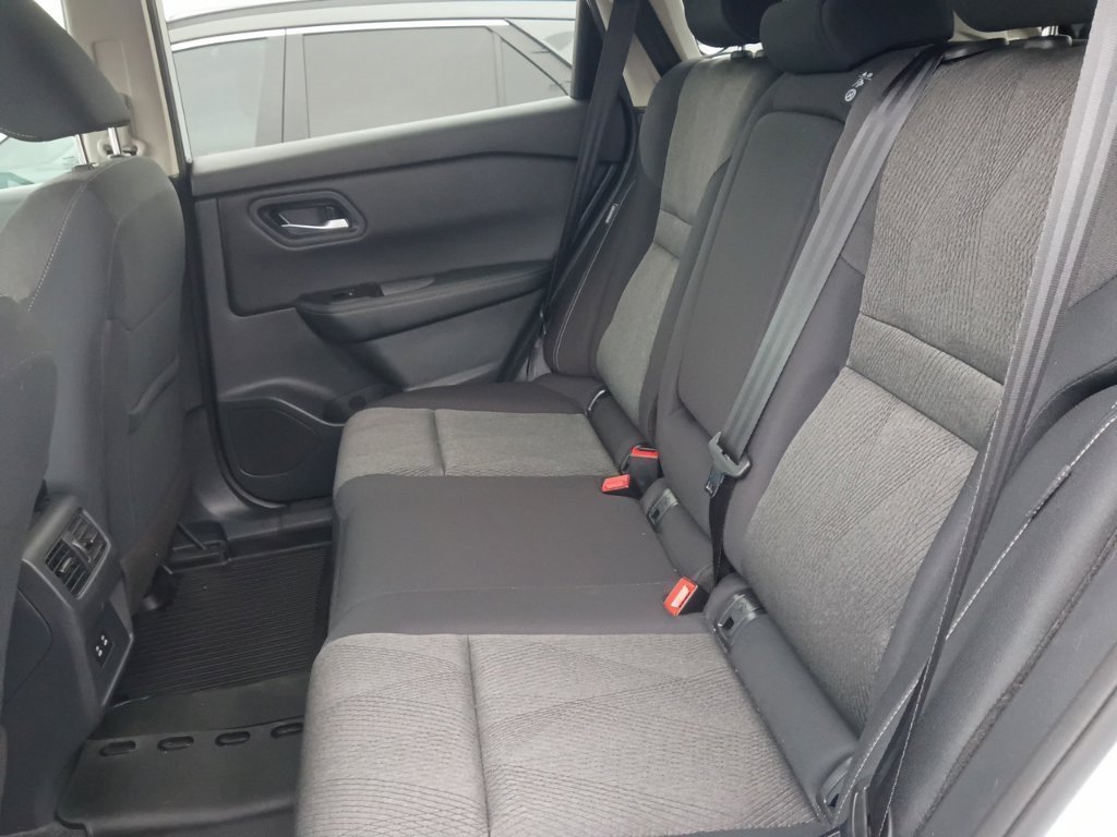 Used 2026 Nissan Rogue SV FWD image 9