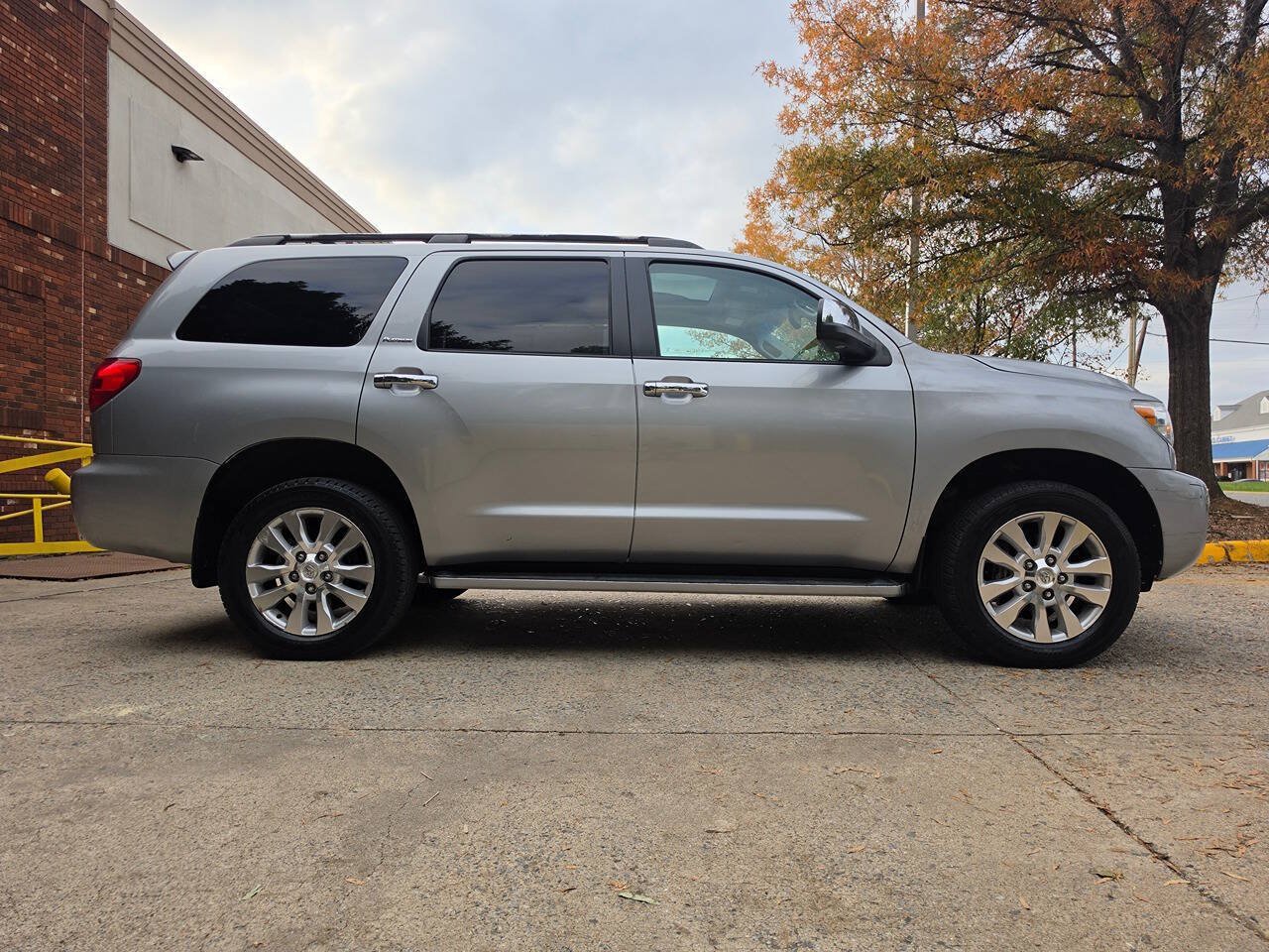 Used 2008 Toyota Sequoia Platinum w/ Cold Area Pkg AWD/4WD image 4