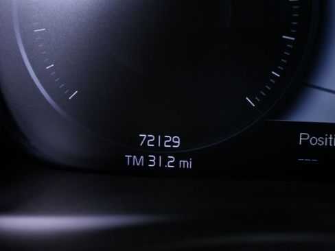 Used 2021 Volvo XC40 T5 R-Design w/ Advanced Package image 12