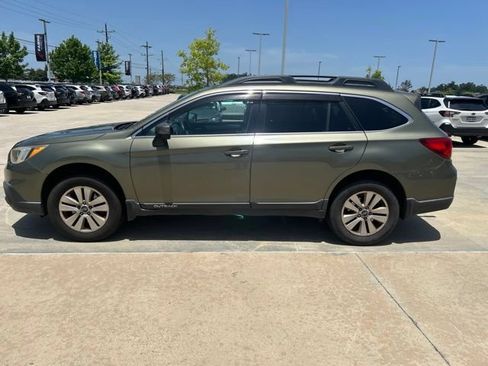 Used 2017 Subaru Outback 2.5i Premium AWD/4WD image 4