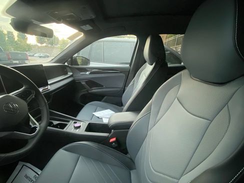 Used 2026 Volkswagen Tiguan SE R-Line FWD image 5