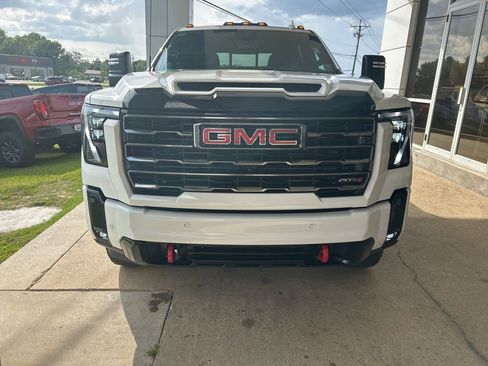 Used 2025 GMC Sierra 2500 AT4 w/ AT4 Premium Plus Package AWD/4WD image 3