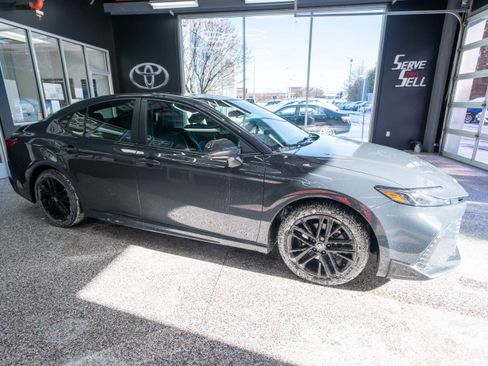 Used 2025 Toyota Camry SE image 5