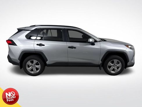 Used 2025 Toyota RAV4 XLE AWD/4WD image 2
