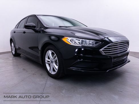 Used 2018 Ford Fusion SE w/ Fusion SE Technology Package FWD image 1