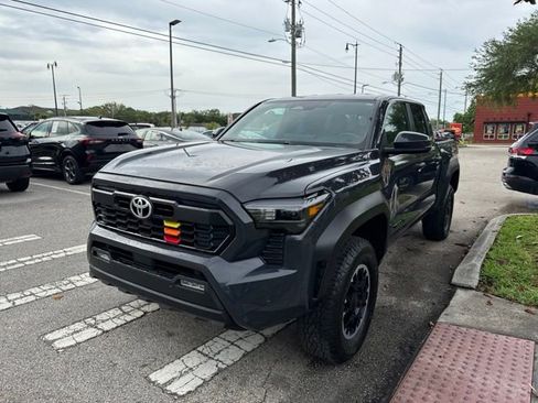 Used 2024 Toyota Tacoma TRD Off-Road w/ TRD Off Road Upgrade Package AWD/4WD image 4