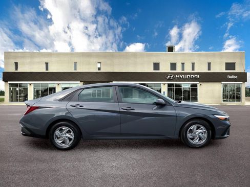 New 2026 Hyundai Elantra SE FWD image 2