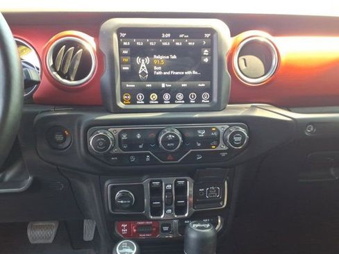 Used 2018 Jeep Wrangler Unlimited Rubicon AWD/4WD image 9