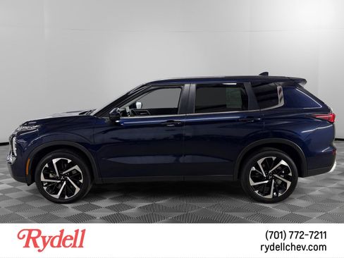 Used 2024 Mitsubishi Outlander SE AWD/4WD image 2