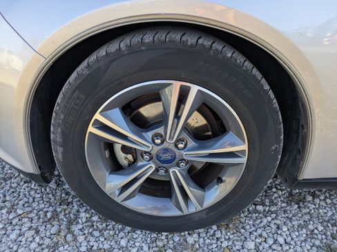 Used 2014 Ford Focus SE w/ SE Sport Package image 11