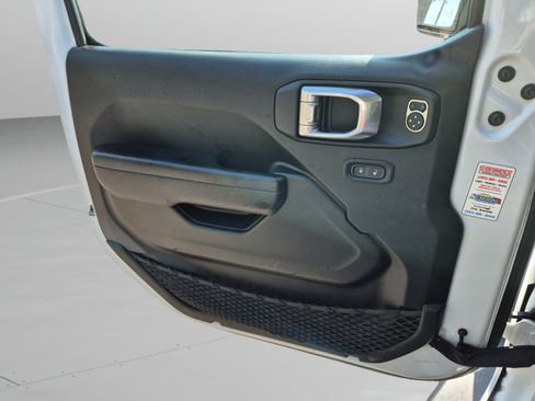 Used 2022 Jeep Wrangler Rubicon w/ LED Lighting Group AWD/4WD image 17