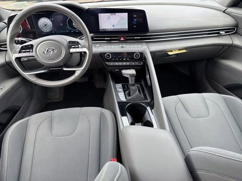 Used 2023 Hyundai Elantra SEL w/ Convenience Package image 4