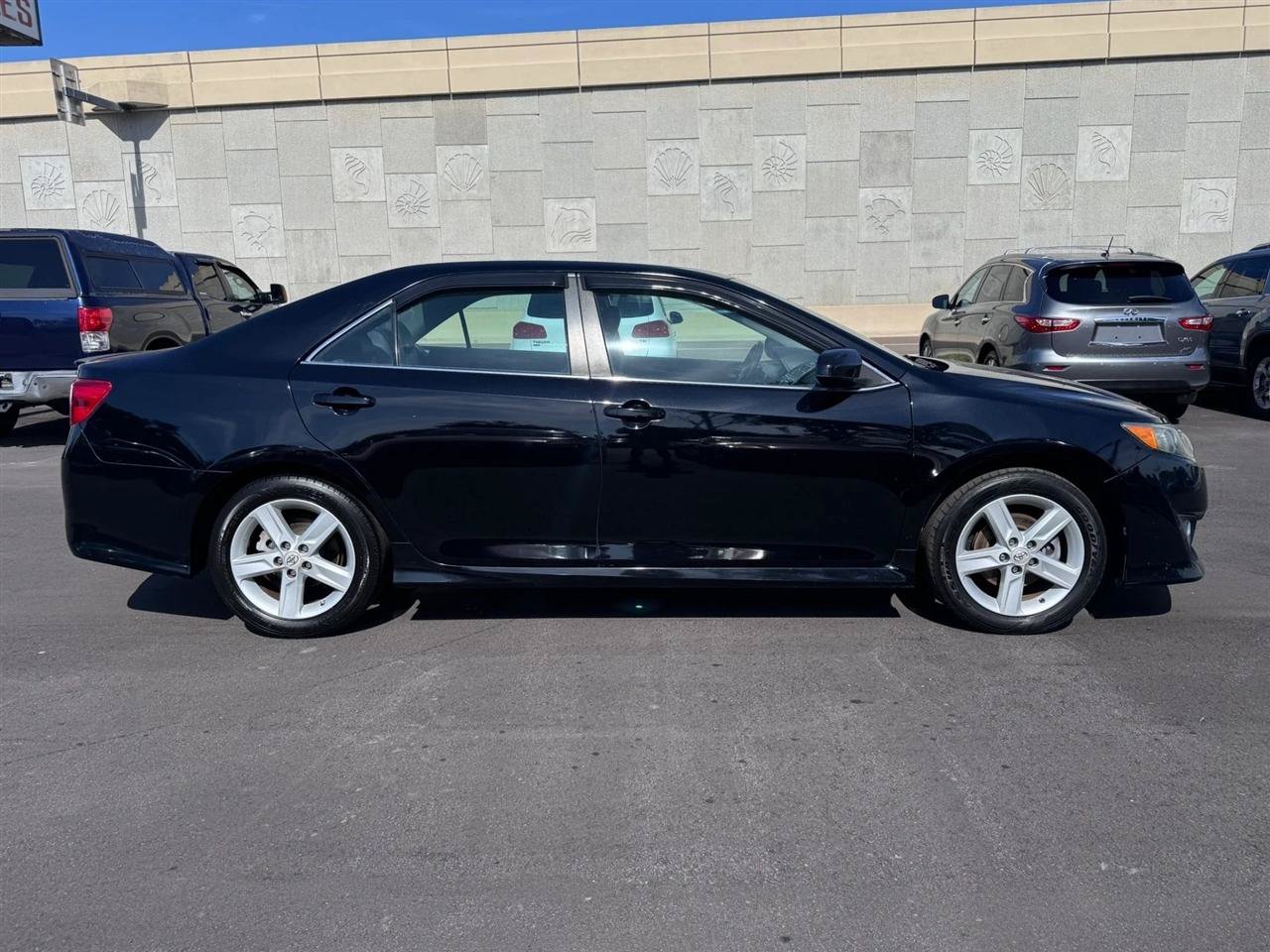 Used 2012 Toyota Camry SE FWD image 7