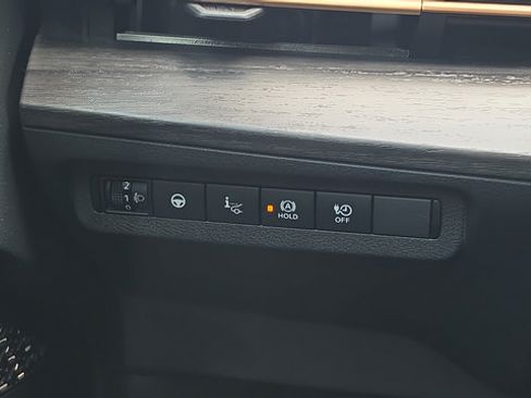 Used 2025 Nissan Ariya AWD image 16