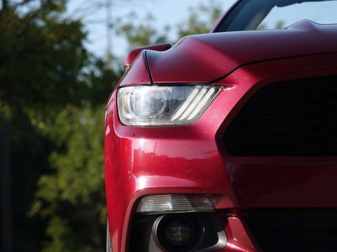 Used 2017 Ford Mustang Premium image 18