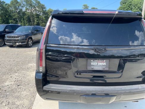 Used 2018 Cadillac Escalade Luxury RWD image 6