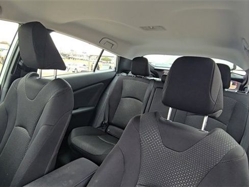 Used 2022 Toyota Prius LE image 14