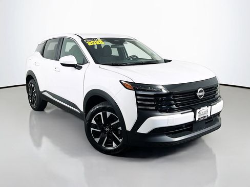Used 2025 Nissan Kicks SV AWD/4WD image 3