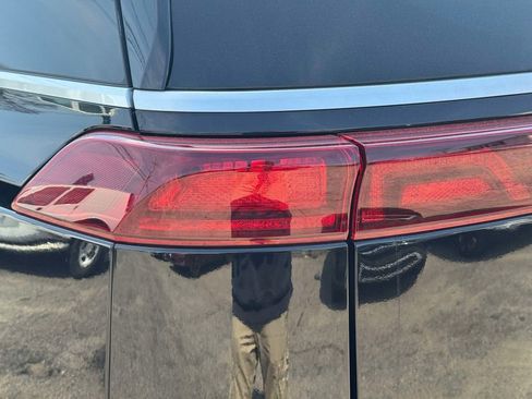 Used 2024 Kia Carnival LX image 9