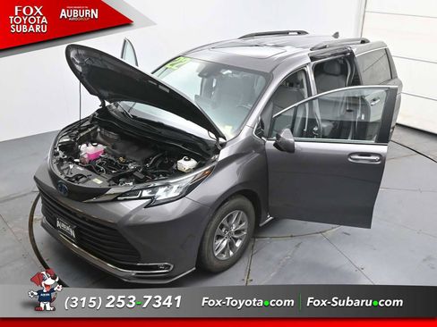 Used 2022 Toyota Sienna XLE w/ XLE Plus Package image 37