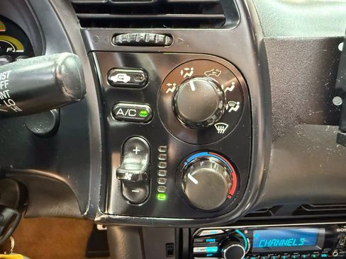 Used 2004 Honda S2000 image 26