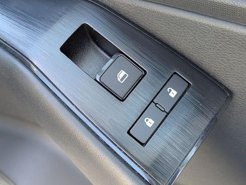 Used 2024 Nissan Rogue S FWD image 34