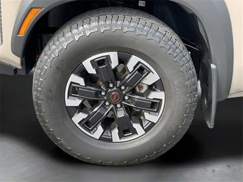 Used 2022 Nissan Frontier PRO-4X image 36