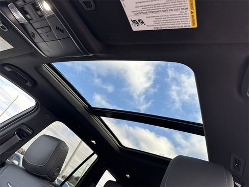 New 2025 Cadillac XT6 Luxury image 27