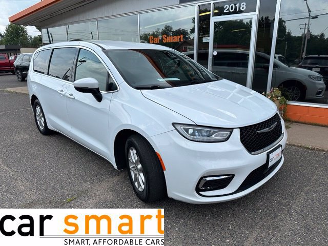 Used 2023 Chrysler Pacifica Touring FWD image 1