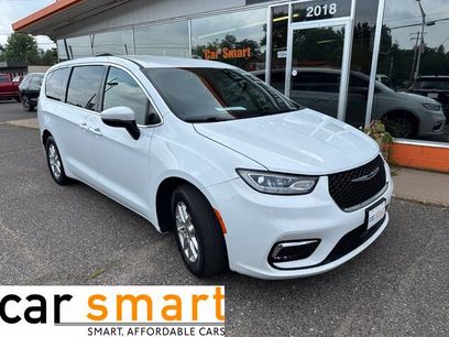 Used 2023 Chrysler Pacifica Touring