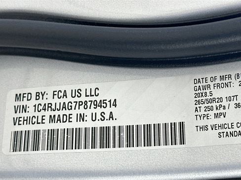 Used 2023 Jeep Grand Cherokee L Laredo image 33