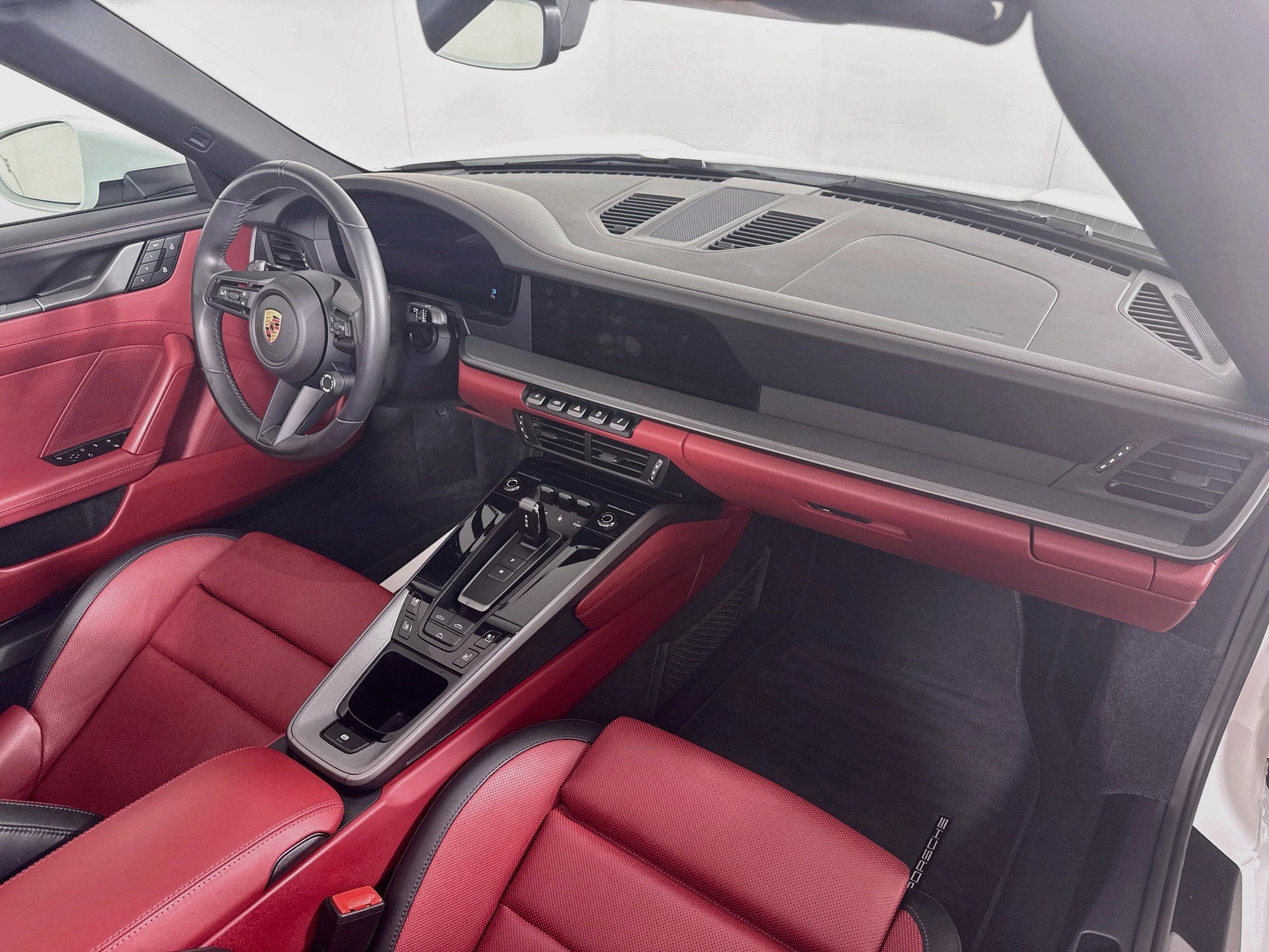 Certified 2025 Porsche 911 Carrera RWD image 27