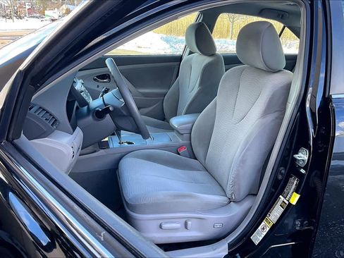 Used 2011 Toyota Camry LE image 8