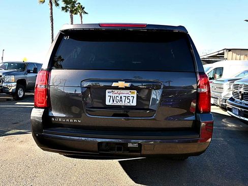 Used 2017 Chevrolet Suburban LT image 6
