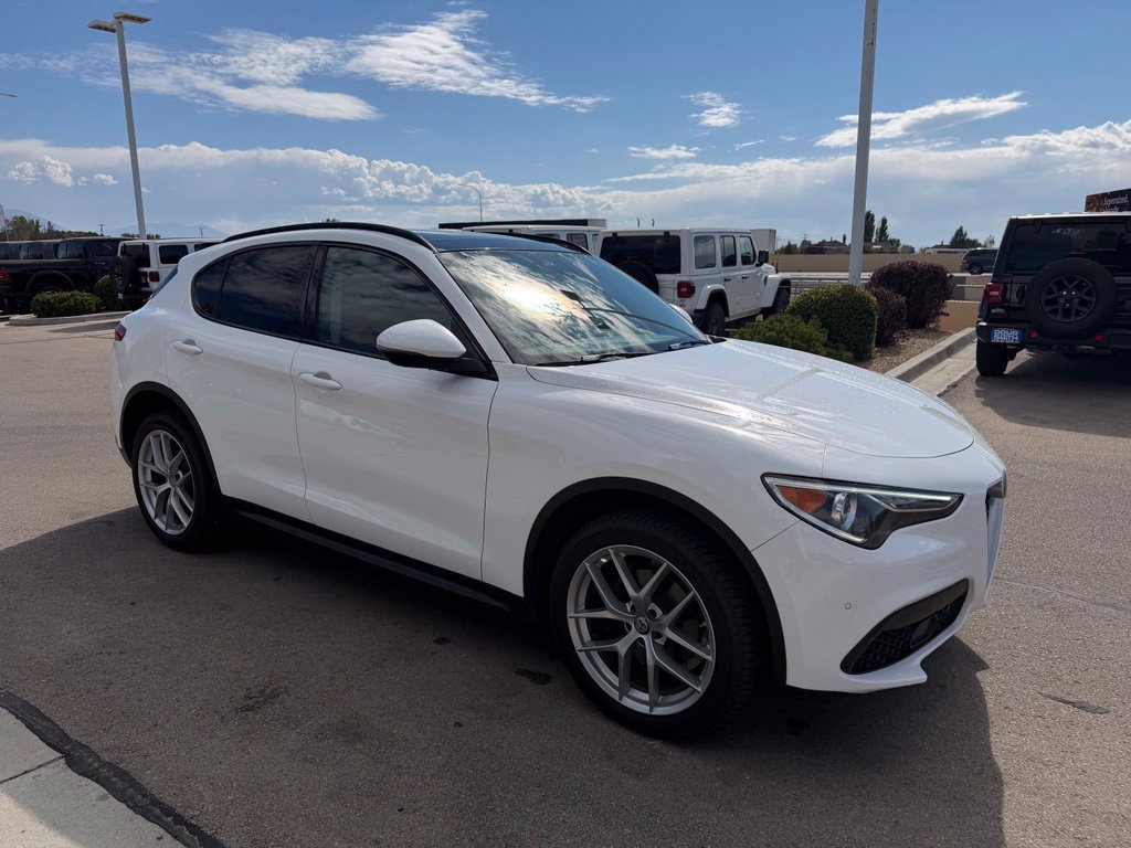 Used 2018 Alfa Romeo Stelvio Sport w/ Quick Order Package 22J Sport AWD/4WD image 6