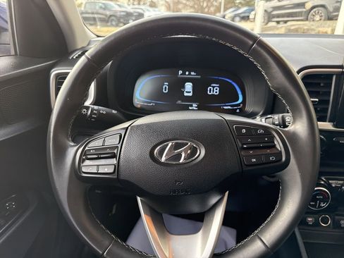 Used 2025 Hyundai Venue SEL image 14