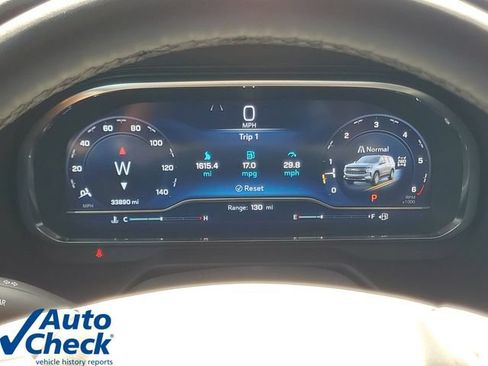 Used 2024 Chevrolet Suburban LT w/ Luxury Package AWD/4WD image 27