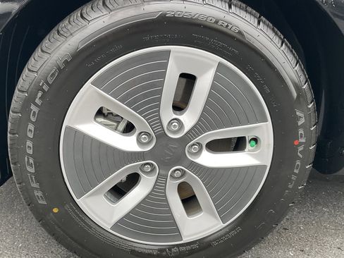 Used 2018 Kia Soul EV + w/ Sun & Fun Package image 11