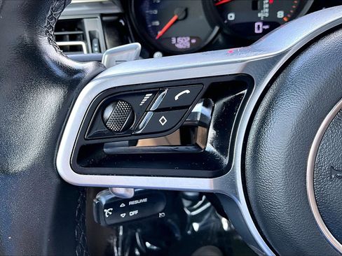 Used 2021 Porsche Macan image 16