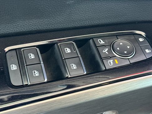 Used 2023 Nissan Pathfinder Platinum FWD image 17