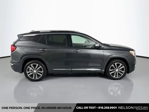Used 2020 GMC Terrain Denali w/ Denali Premium Package AWD/4WD image 4