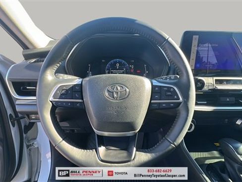 Used 2024 Toyota Grand Highlander XLE image 17