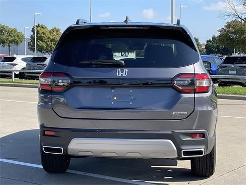 New 2025 Honda Pilot Touring image 5
