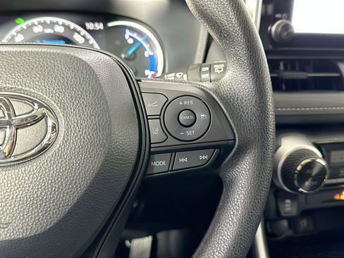 Used 2025 Toyota RAV4 XLE image 18