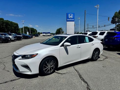 Used 2017 Lexus ES 350 w/ Luxury Package FWD image 1