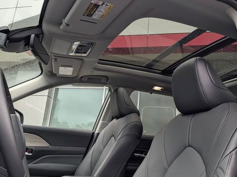 Used 2026 Toyota Grand Highlander AWD Hybrid image 5