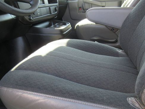 Used 2022 GMC Savana 2500 w/ Driver Convenience Package image 16