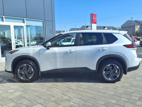 Certified 2025 Nissan Rogue SV image 7