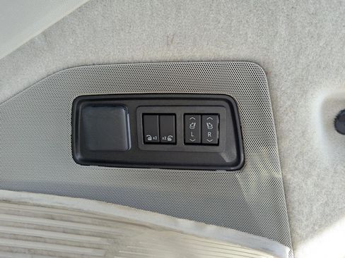 Used 2022 Cadillac Escalade Premium Luxury Platinum AWD/4WD image 48